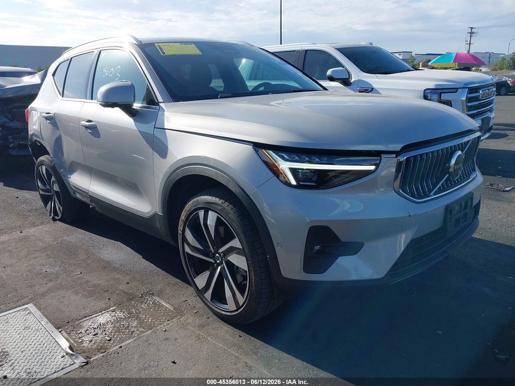 2024 VOLVO XC40