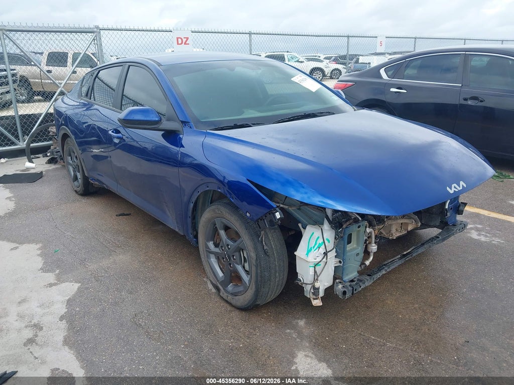 2025 Kia K4 LXS photo 1