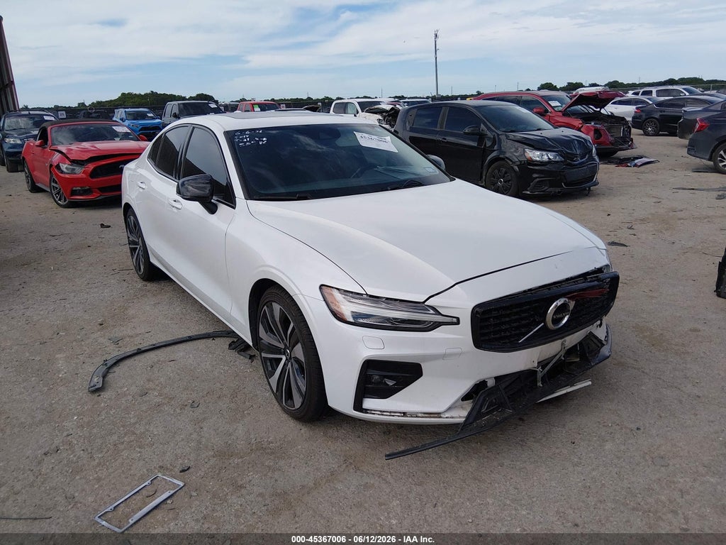 2022 VOLVO S60