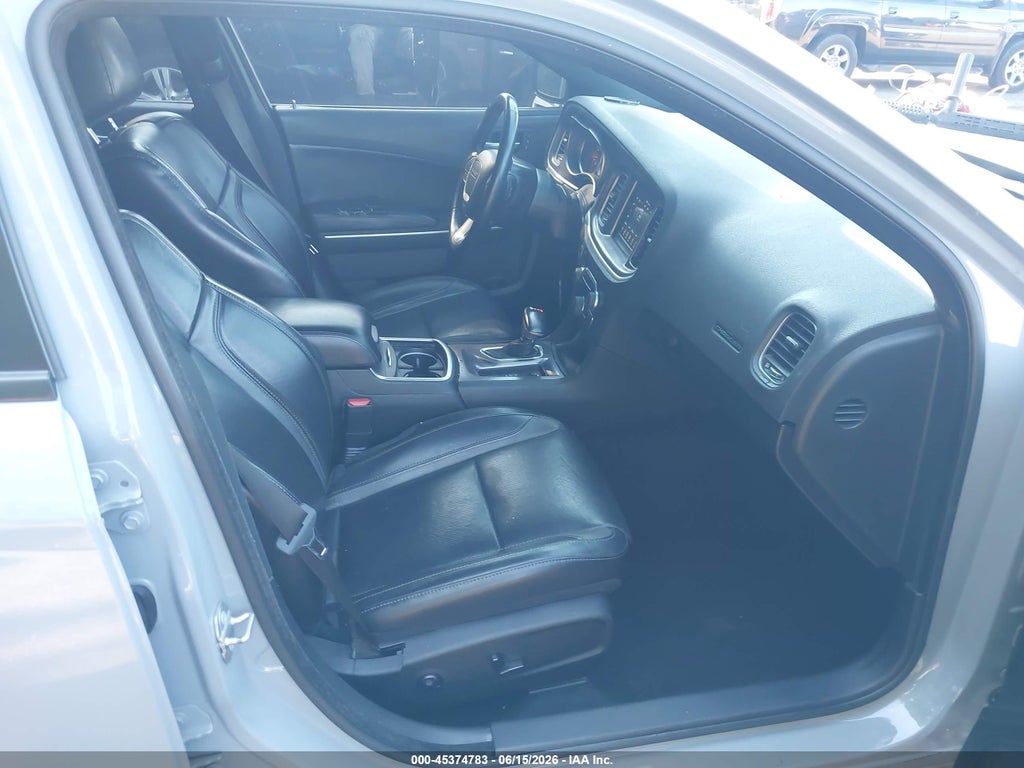 2021 Dodge Charger SXT RWD photo 5