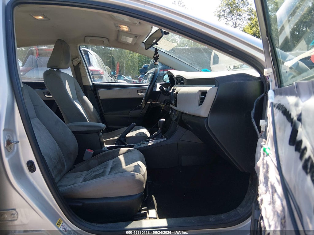 2016 Toyota Corolla LE photo 5