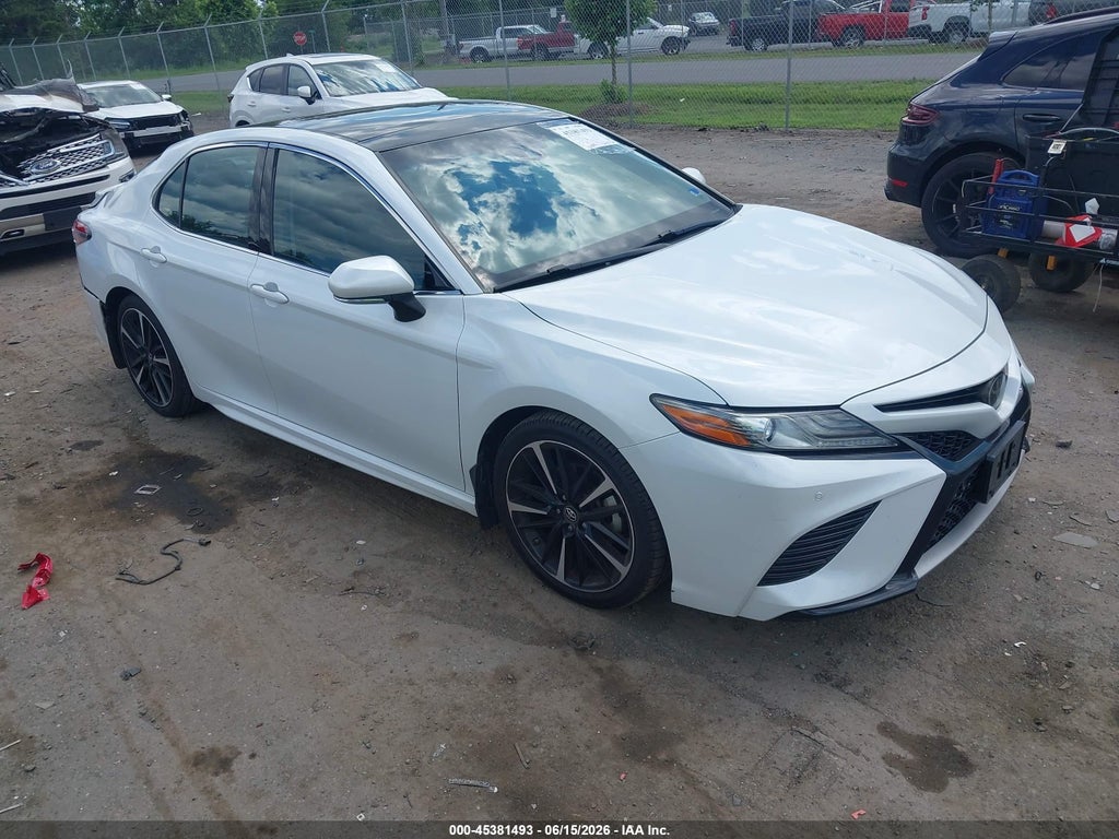 2018 Toyota Camry XSE photo 1
