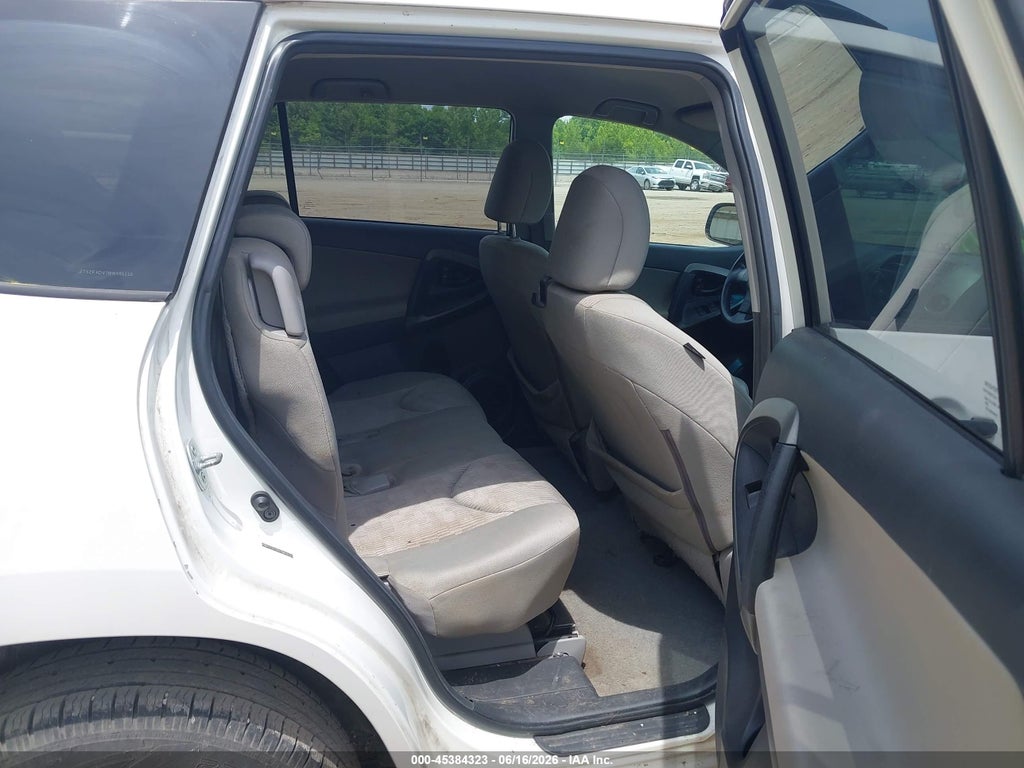 2011 Toyota RAV4 photo 8