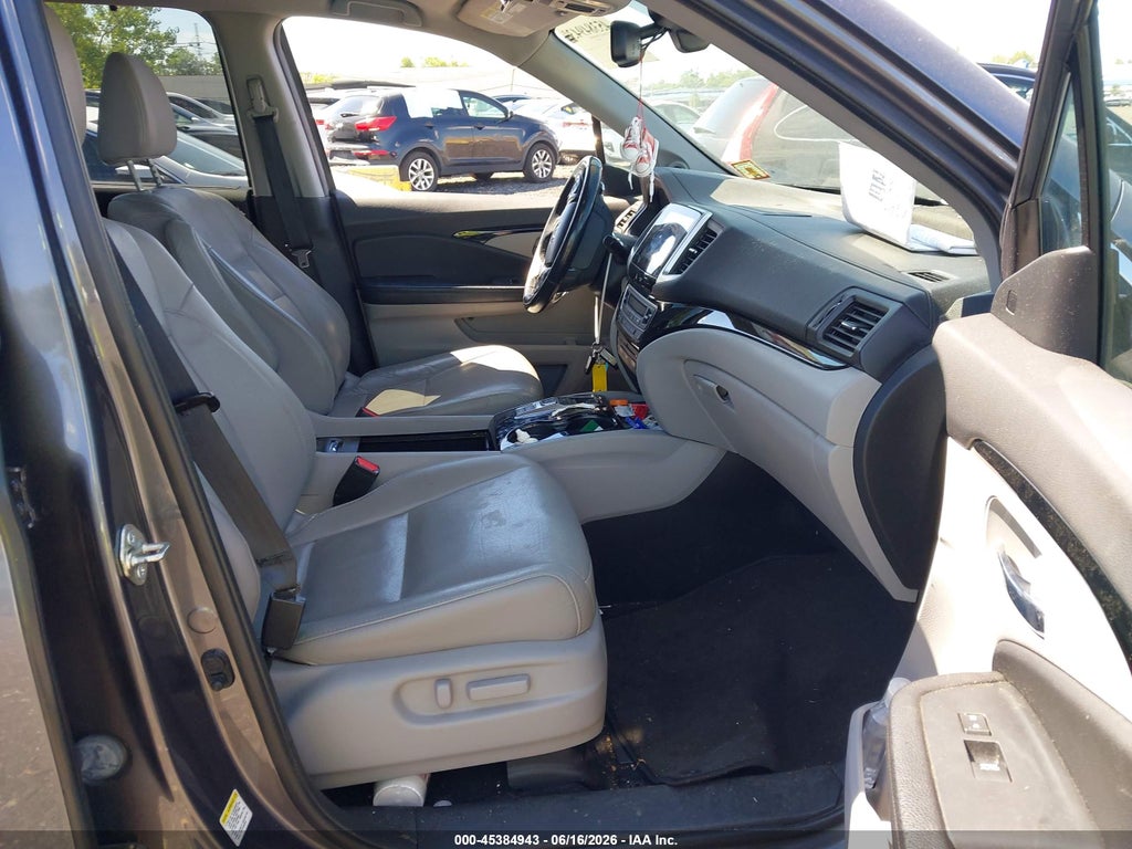 2016 Honda Pilot Elite photo 5