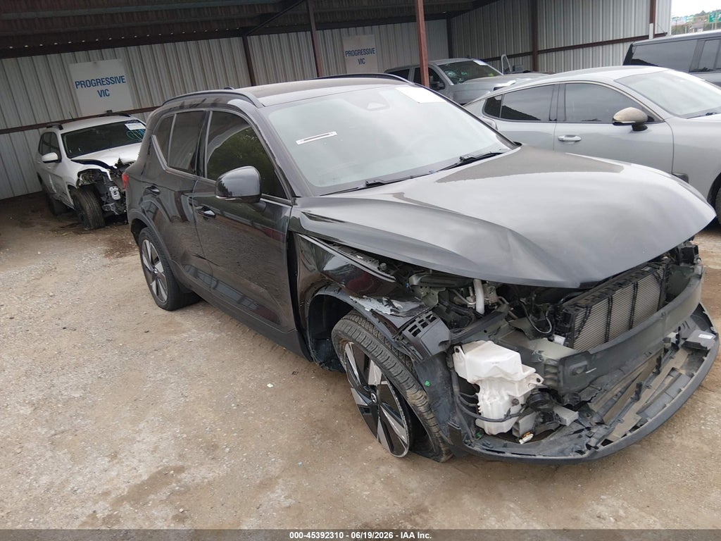 2025 VOLVO EX40