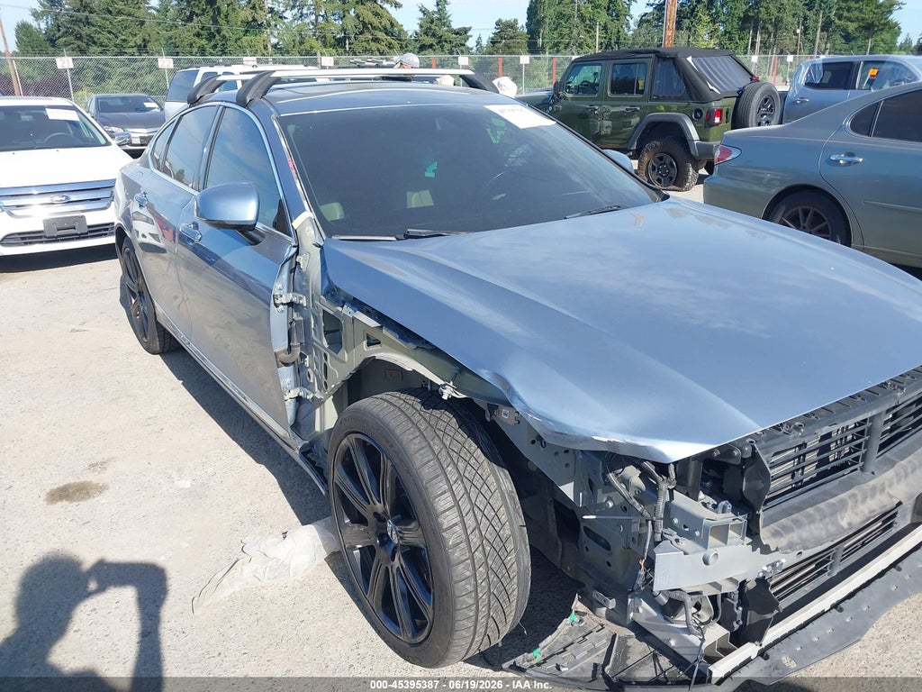 2017 VOLVO S90