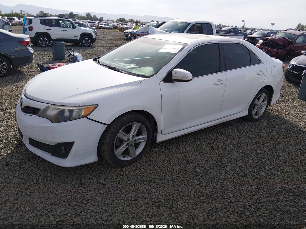 2013 Toyota Camry SE photo 2