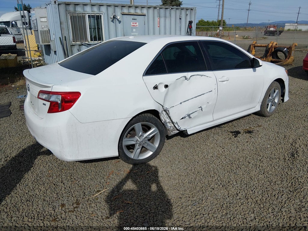 2013 Toyota Camry SE photo 4