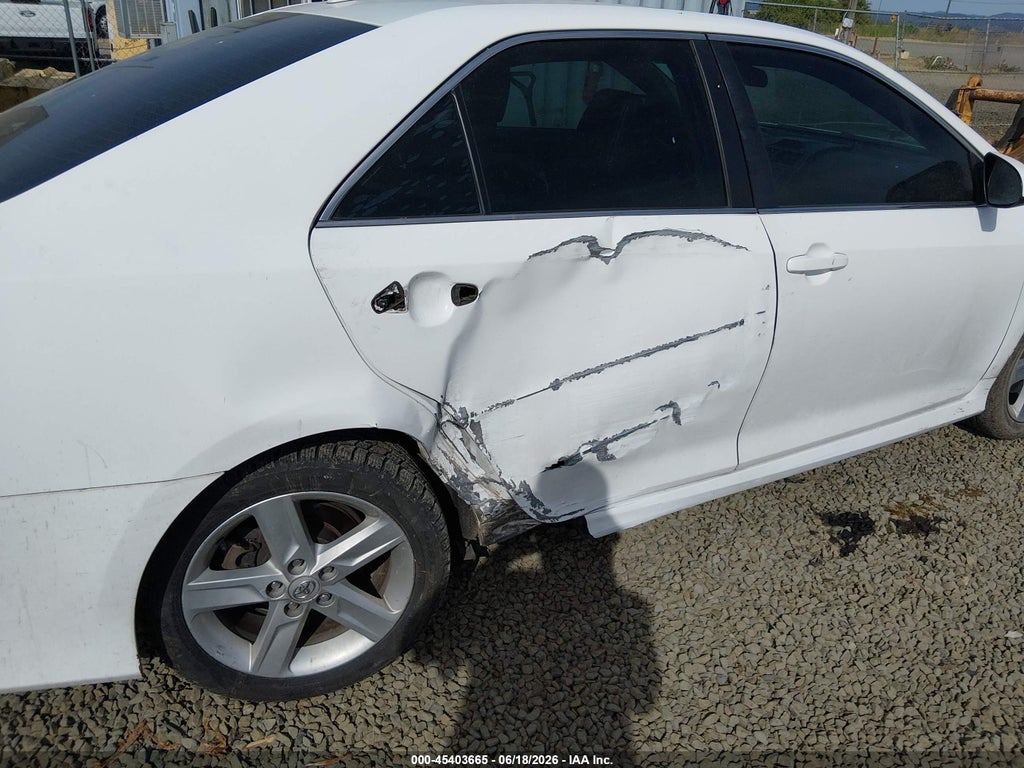 2013 Toyota Camry SE photo 6