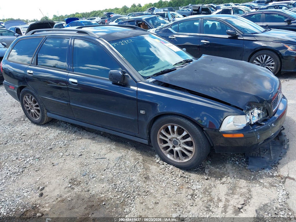 2003 VOLVO V40