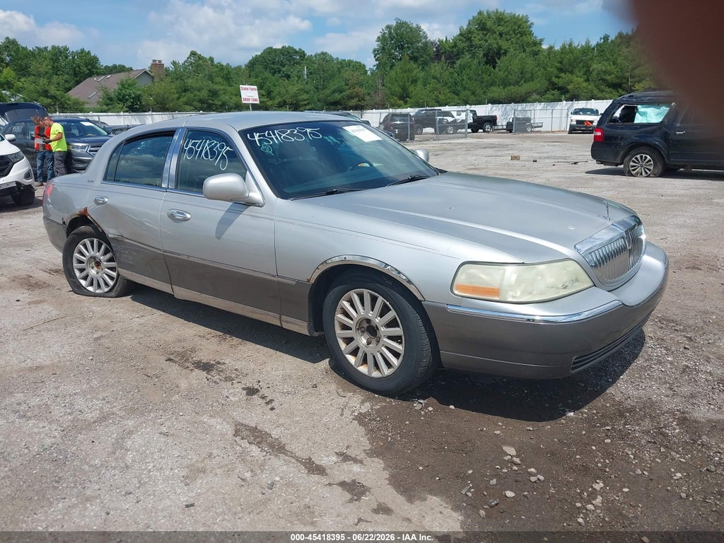 2003 LINCOLN TOWN CAR