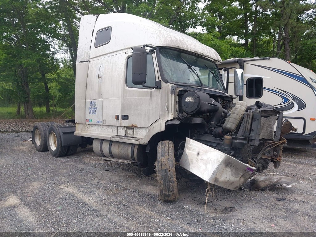 2000 VOLVO VN