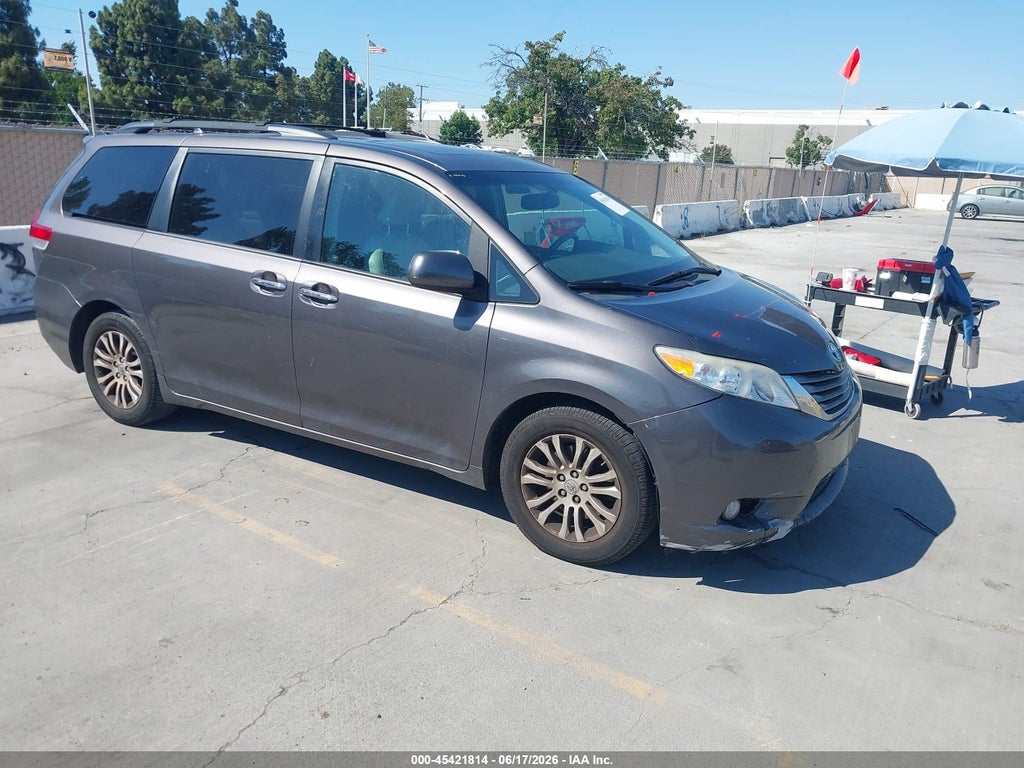 5TDYK3DC8BS162266 2011 TOYOTA SIENNA photo no. 1