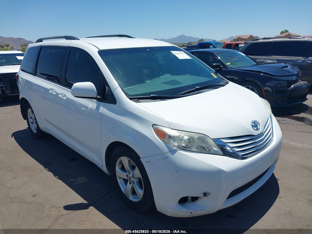 2015 Toyota Sienna LE 8 Passenger photo 1