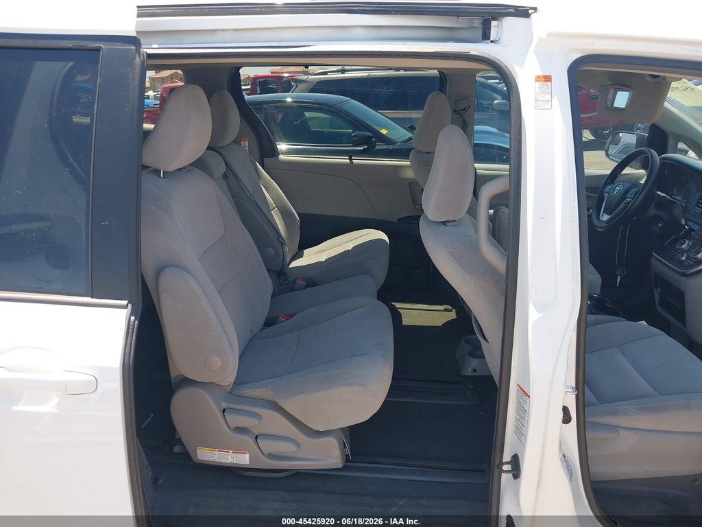 2015 Toyota Sienna LE 8 Passenger photo 8