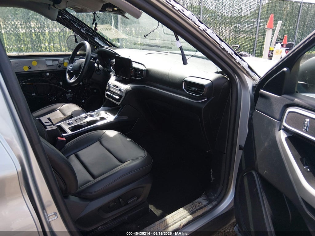 2022 Ford Explorer XLT photo 5