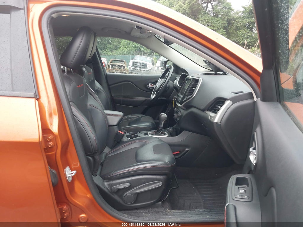 2016 Jeep Cherokee Trailhawk photo 5