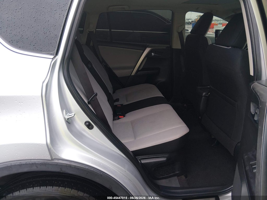 2016 Toyota RAV4 Hybrid XLE photo 8