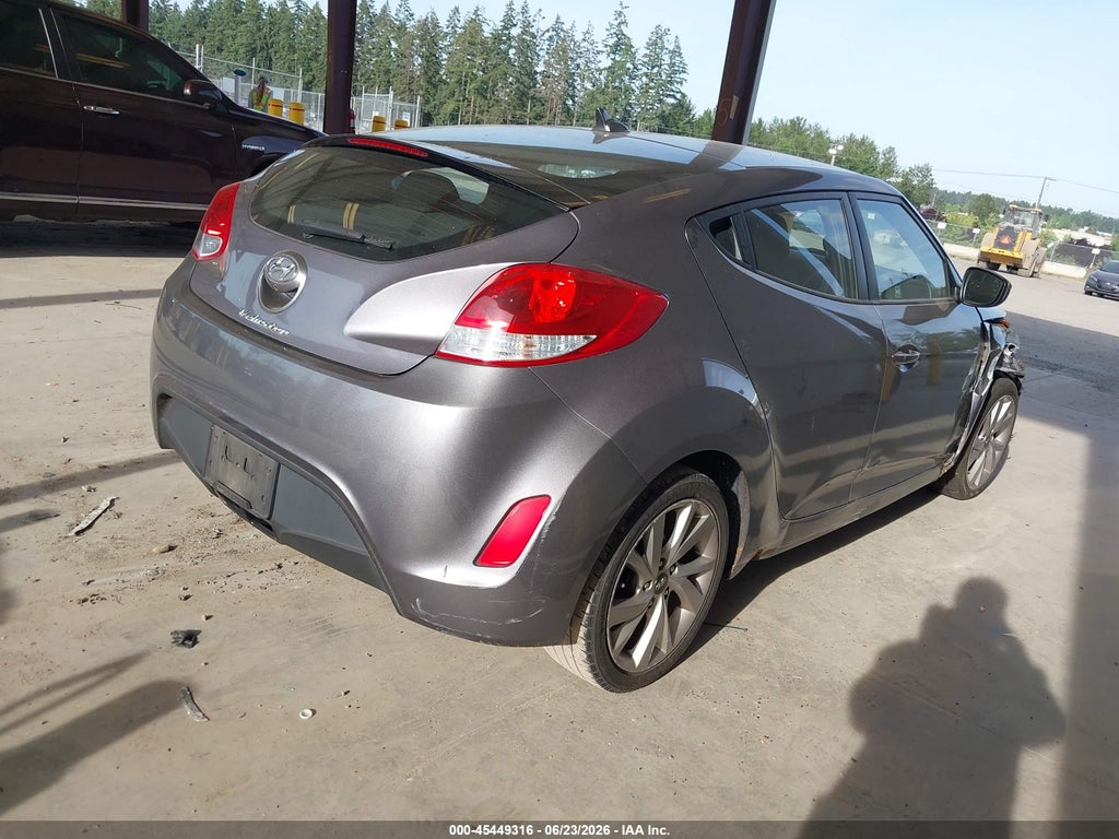 2016 Hyundai Veloster photo 4