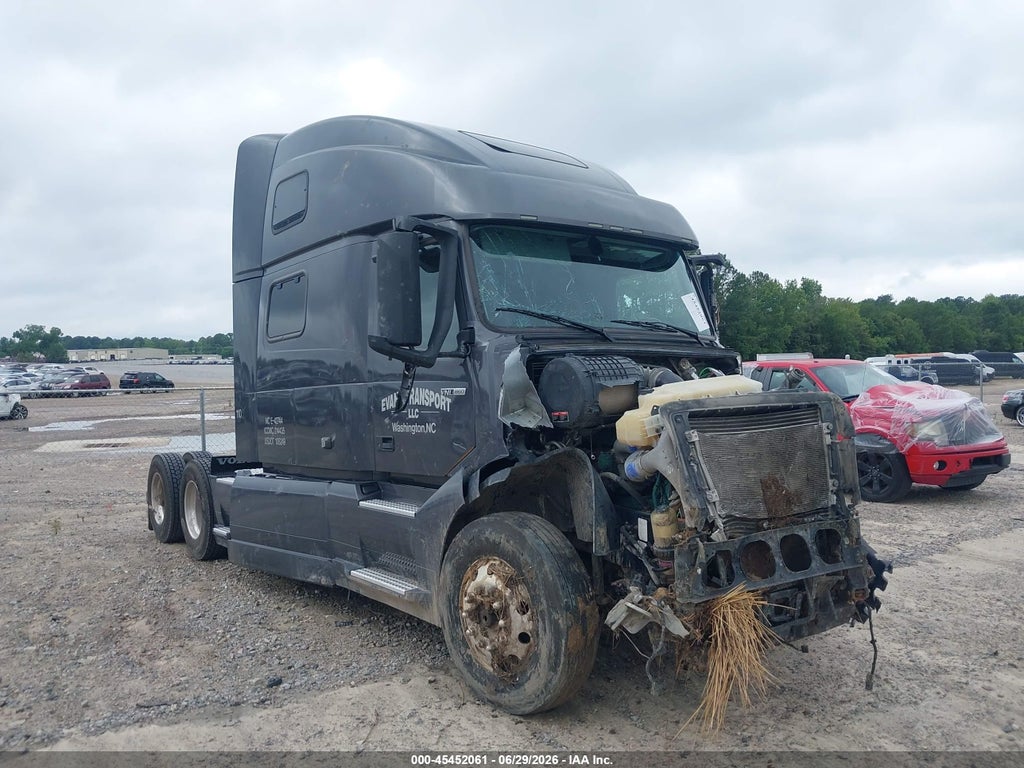 2022 VOLVO VNL