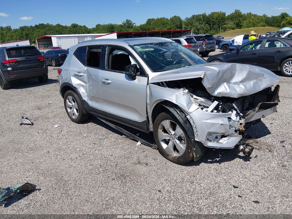 2019 VOLVO XC40