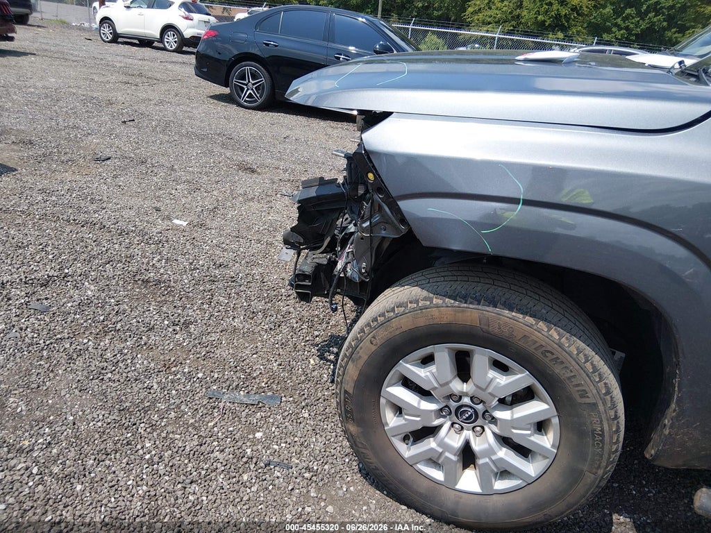 2023 Nissan Frontier SV 4X4 photo 6