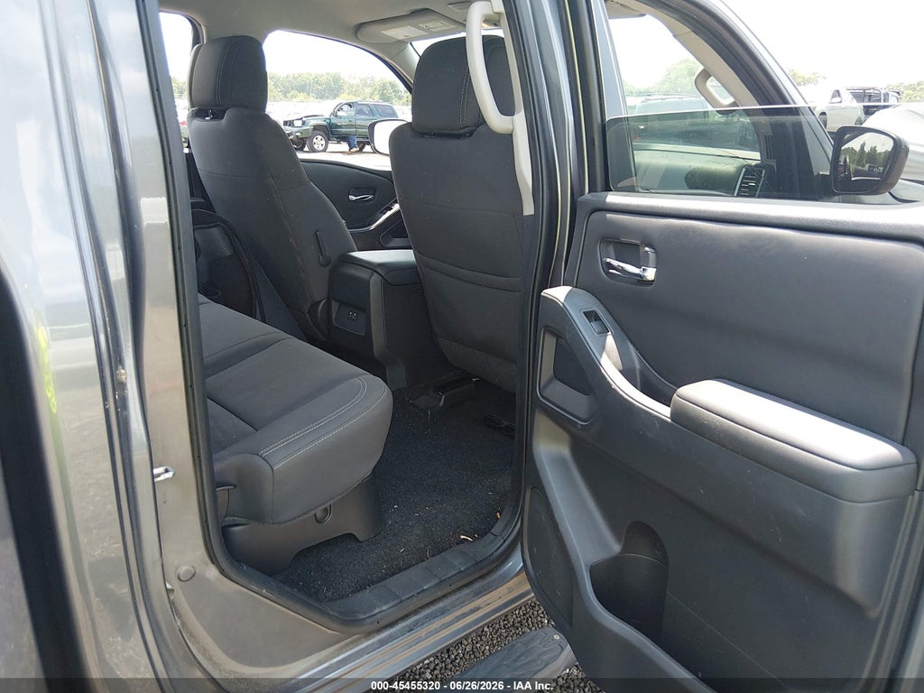 2023 Nissan Frontier SV 4X4 photo 8