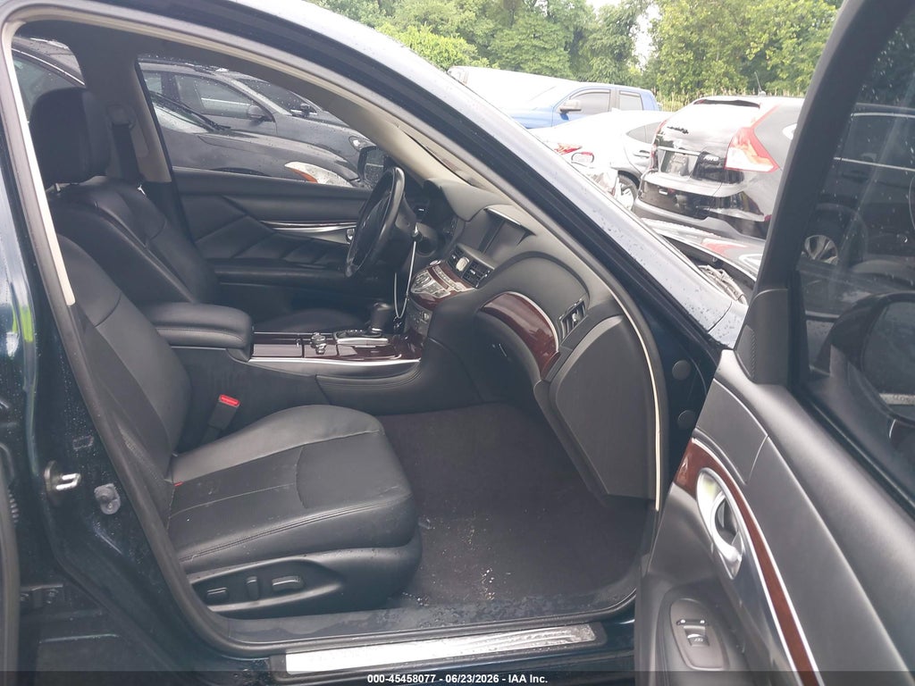 2017 Infiniti Q70 3.7 photo 5