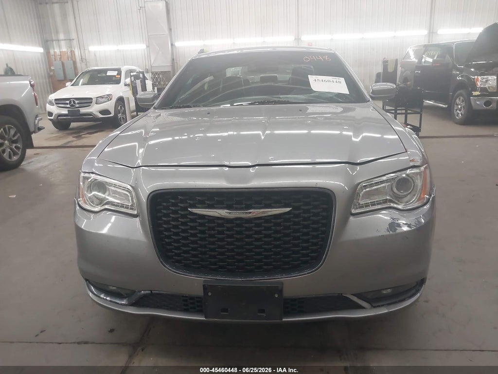 2018 Chrysler 300 300S AWD photo 6