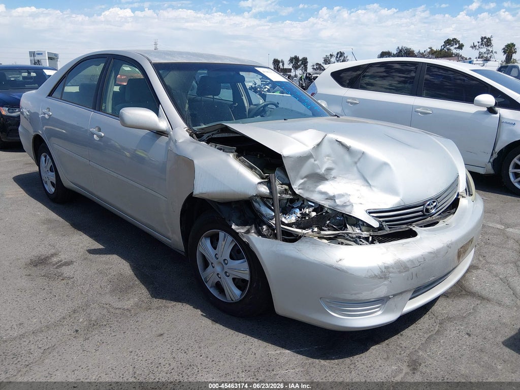 2005 Toyota Camry LE photo 1