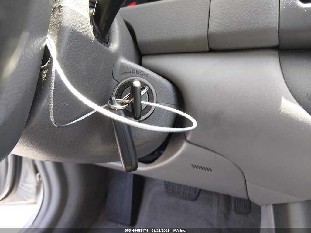 2005 Toyota Camry LE photo 11