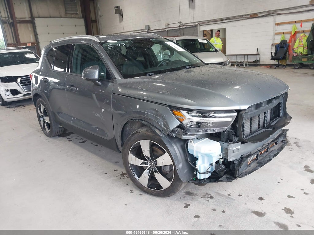 2019 VOLVO XC40