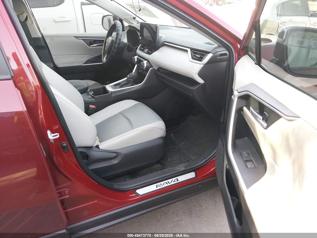 2025 Toyota RAV4 XLE Premium photo 5