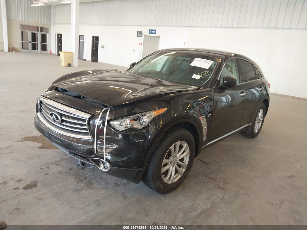 2016 Infiniti QX70 photo 2