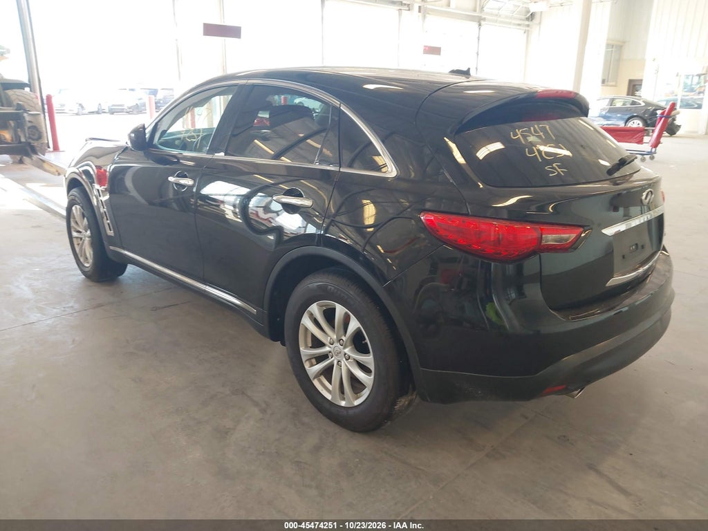 2016 Infiniti QX70 photo 3