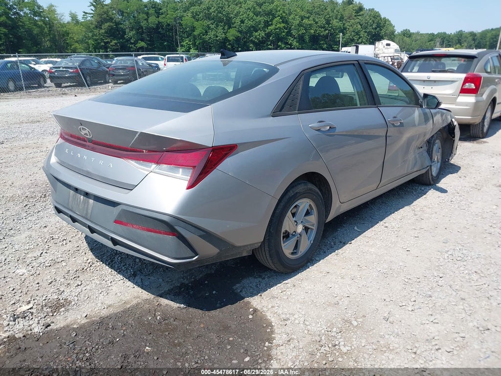 2025 Hyundai Elantra SE photo 4