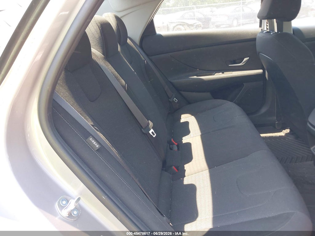 2025 Hyundai Elantra SE photo 8
