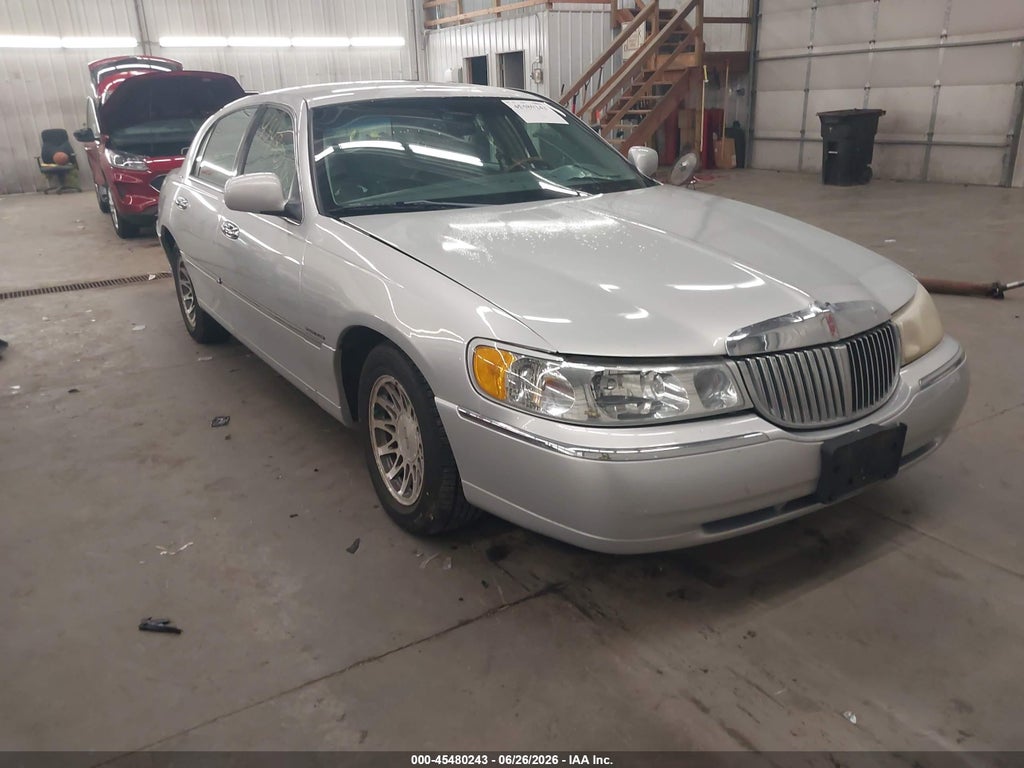 2001 LINCOLN TOWN CAR
