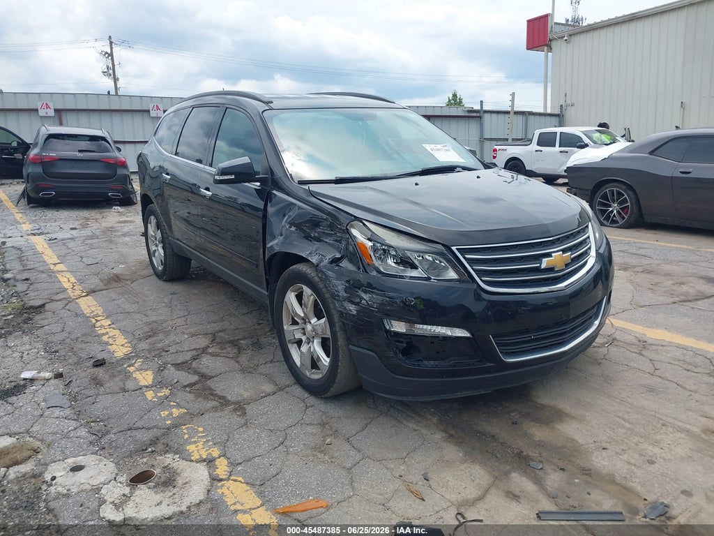 2017 Chevrolet Traverse LT photo 1