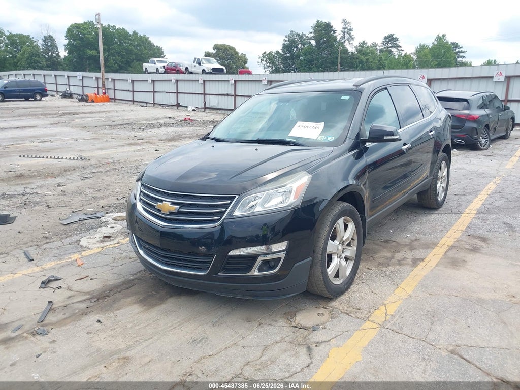 2017 Chevrolet Traverse LT photo 2