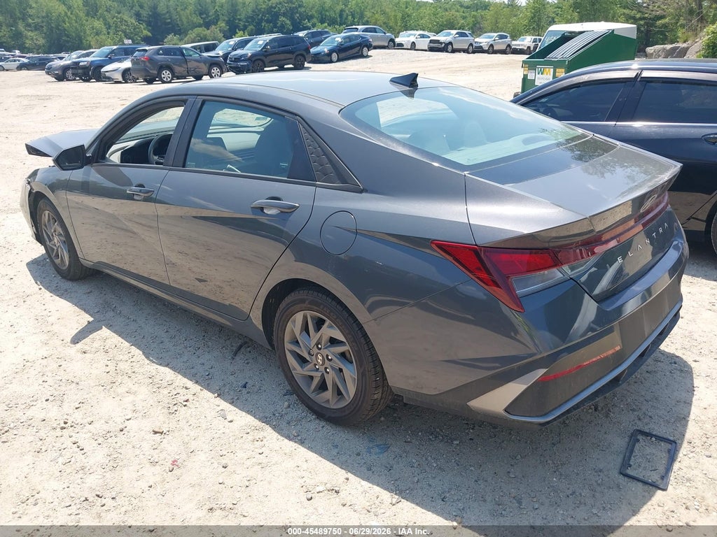 2024 Hyundai Elantra SEL photo 3