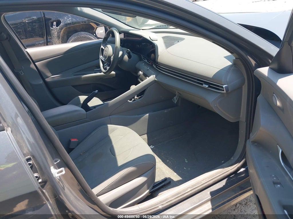 2024 Hyundai Elantra SEL photo 5