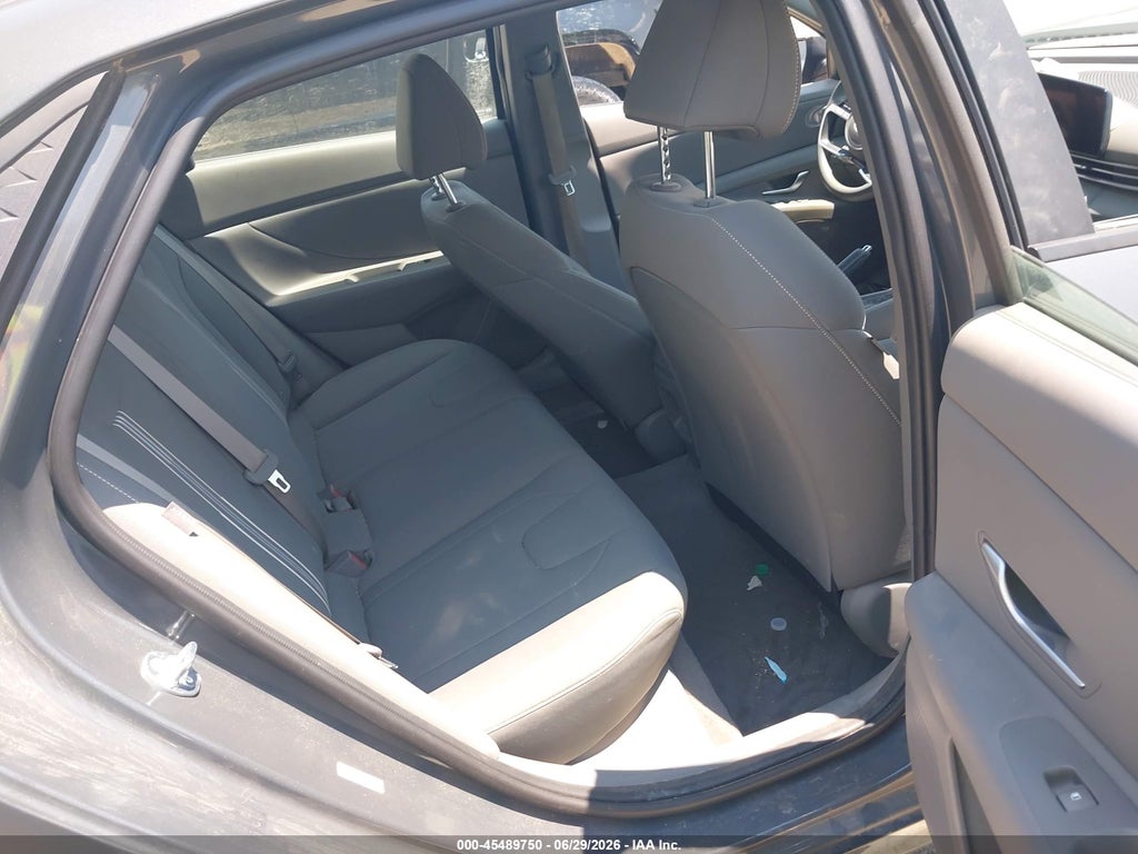 2024 Hyundai Elantra SEL photo 8