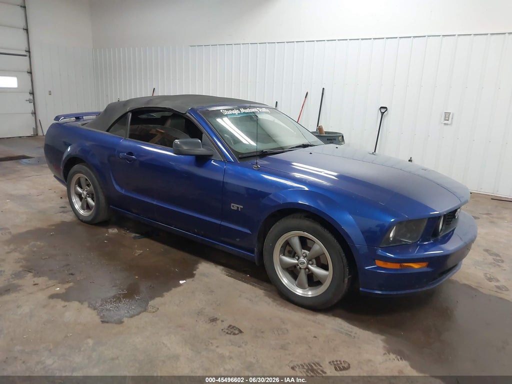 2005 Ford Mustang GT photo 1