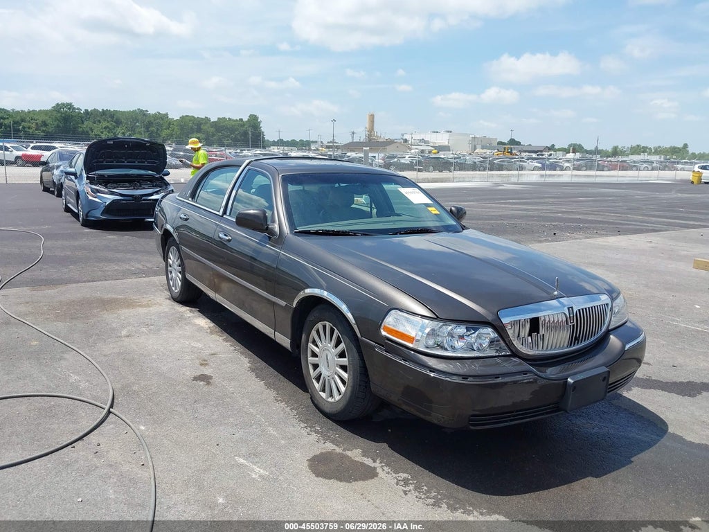 2005 LINCOLN TOWN CAR