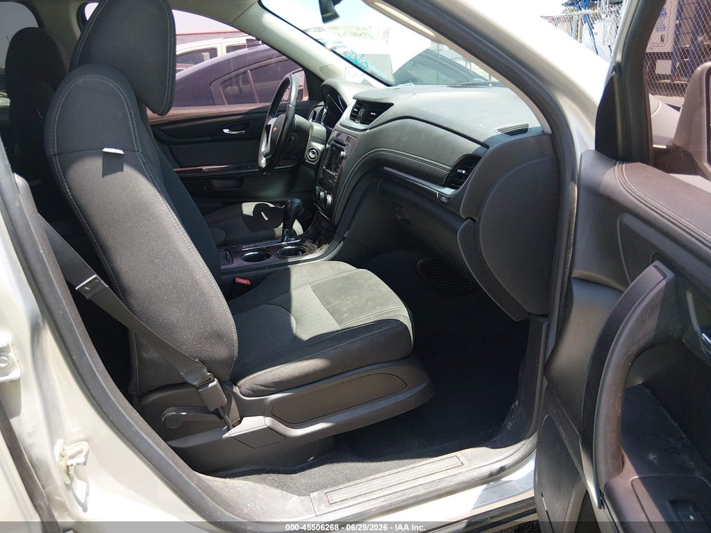 2016 Chevrolet Traverse LT photo 5
