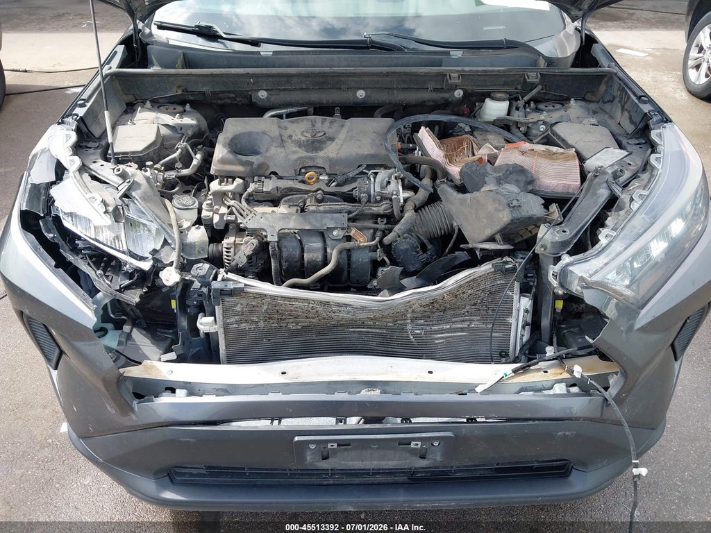 2021 Toyota RAV4 LE photo 10