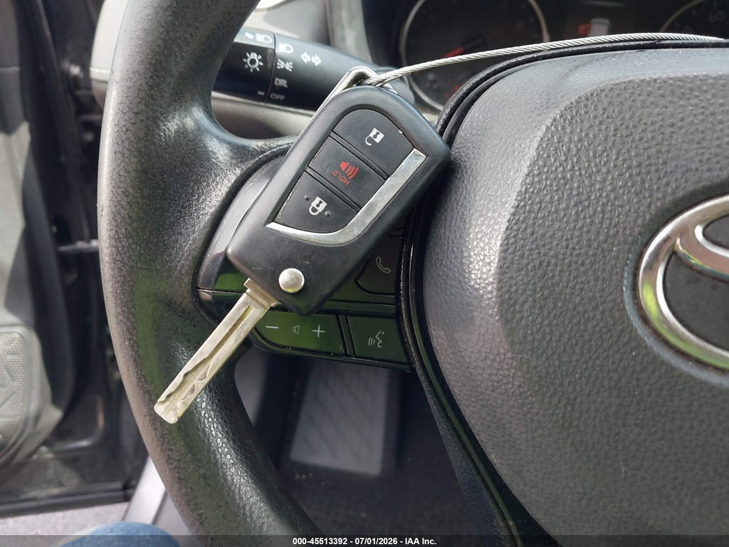 2021 Toyota RAV4 LE photo 11