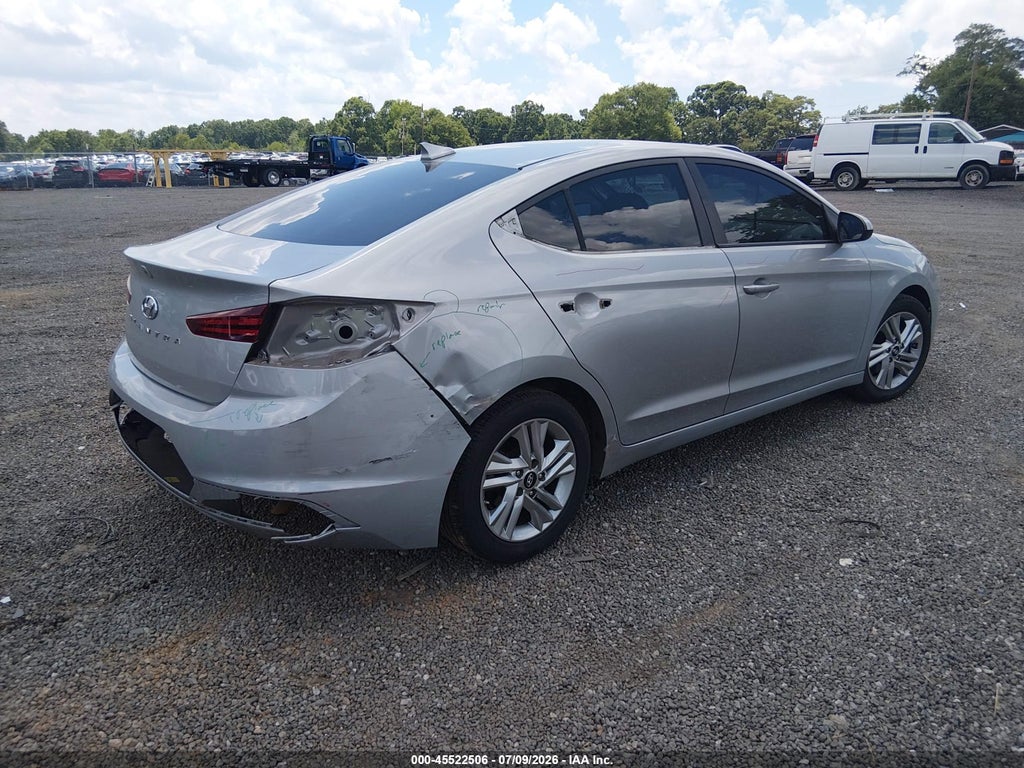 2020 Hyundai Elantra SEL photo 4