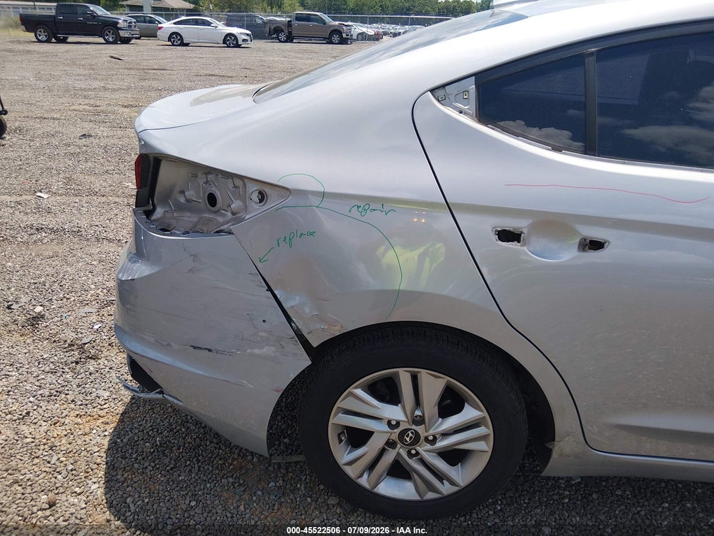 2020 Hyundai Elantra SEL photo 6